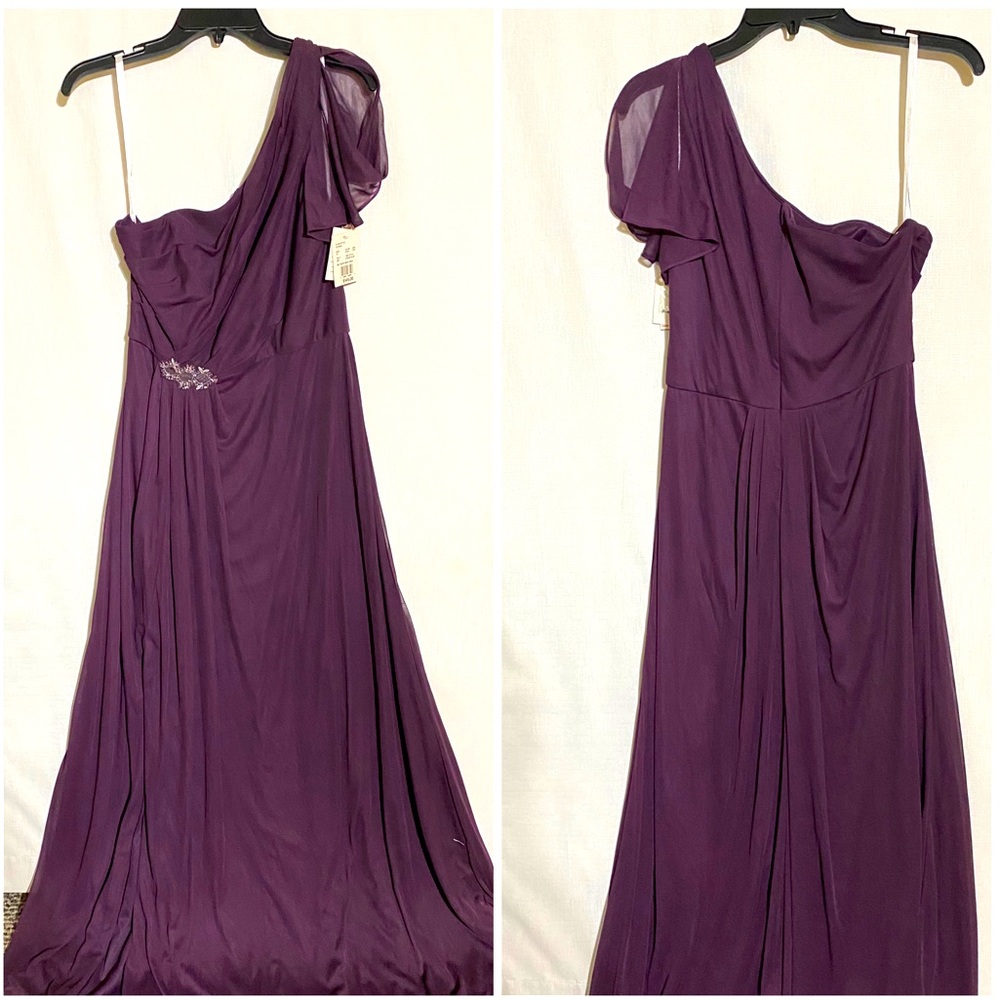 BEAUTIFUL GOWN BY DAVIDS BRIDAL SIZE 12 NWT